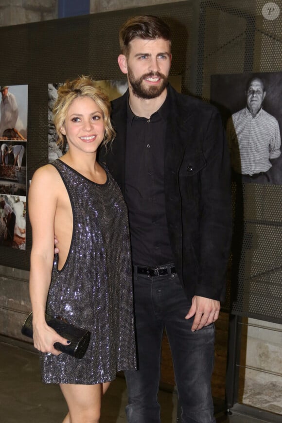 Shakira désormais dans un "triangle amoureux" ?

Gerard Piqué reçoit le prix du meilleur athlète catalan lors d'une cérémonie à Barcelone. Sa compagne, la chanteuse Shakira était à ses côté.