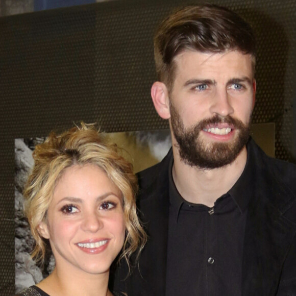 Shakira désormais dans un "triangle amoureux" ?

Gerard Piqué reçoit le prix du meilleur athlète catalan lors d'une cérémonie à Barcelone. Sa compagne, la chanteuse Shakira était à ses côté.