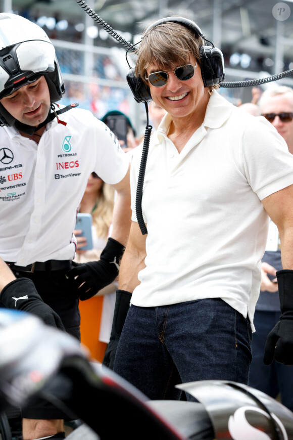Tom Cruise (USA) changing tires, - Les célébrités assistent à la victoire de M.Verstappen au Grand Prix de Forumule 1 de Miami, le 7 mai 2023.