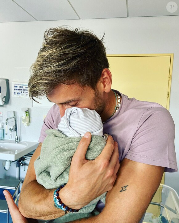 Il s'agit de Brice Petit, qui a accueilli une petite fille ce lundi. @ Instagram