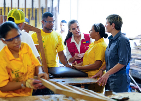 La reine d'Espagne a visité le centre de formation "Taller Cartagena de Indias" à Carthagène
La reine Letizia d'Espagne, accompagnée de la première dame de Colombie, Veronica Alcocer, visite le centre de formation "Taller Cartagena de Indias" à Carthagène, le 14 juin 2023, au premier jour de son voyage officiel en Colombie. Cette école propose une formation technique aux métiers traditionnels depuis 1992.