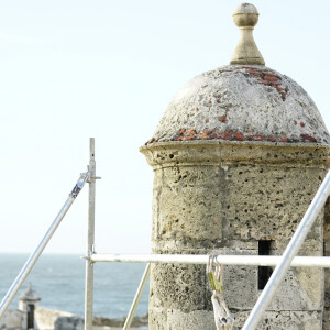 La reine Letizia d’Espagne, accompagnée de la première dame de Colombie, Veronica Alcocer, visite les travaux de restauration du Baluarte de Santa Catalina à Carthagène, le 13 juin 2023, lors de son voyage officiel en Colombie.