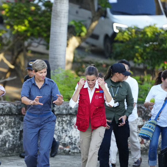 La reine Letizia d’Espagne, accompagnée de la première dame de Colombie, Veronica Alcocer, visite les travaux de restauration du Baluarte de Santa Catalina à Carthagène, le 13 juin 2023, lors de son voyage officiel en Colombie.