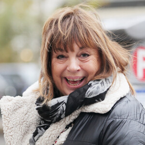 Michèle Bernier à la sortie de l'émission "Les Grosses Têtes" aux studios RTL à Neuilly-sur-Seine, France, le 21 novembre 2022. © Jonathan Rebboah/Panoramic/Bestimage 