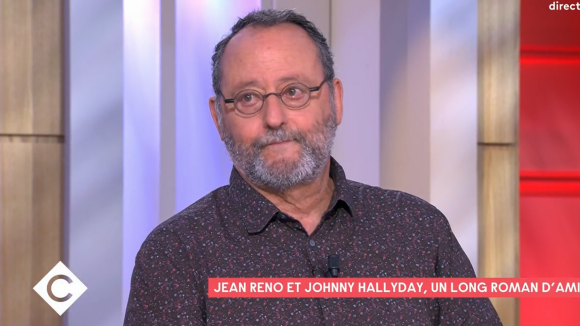 "Il nous manque" : Jean Reno toujours très affecté par la disparition de Johnny Hallyday, il craque en direct