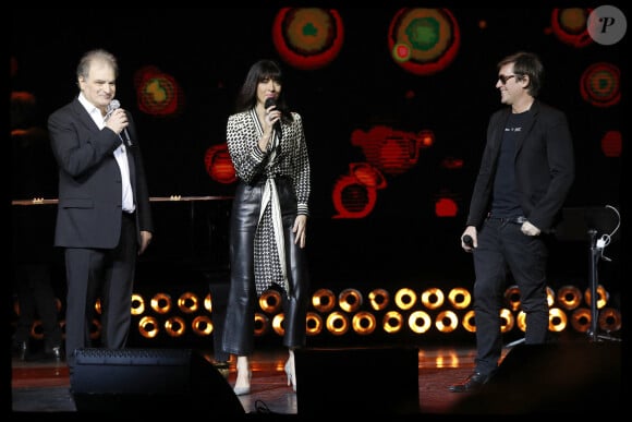 Exclusif - Nolwenn Leroy, Thomas Dutronc lors de la soirée L'année de la déprime (et même un peu plus...) de Raphaël Mezrahi aux Folies Bergère à Paris le 29 novembre 2021. © Alain Guizard / Bestimage