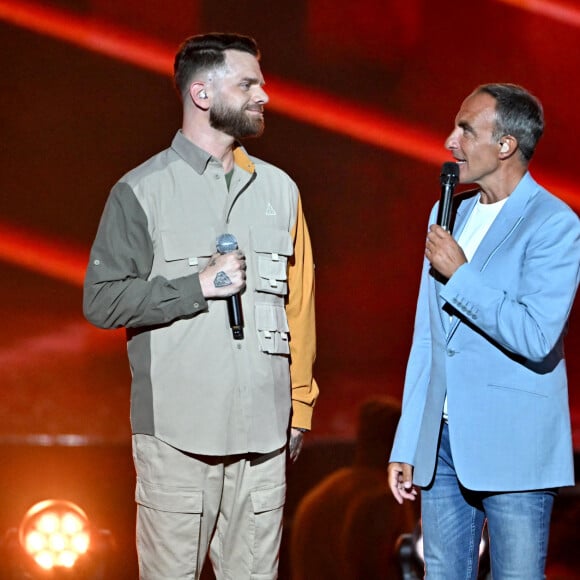 Exclusif - Keen'V et Nikos Aliagas - Enregistrement de l'émission "Les chansons de l'été" dans les Arènes de Nîmes, diffusée le 17 juin 2023 sur TF1. © Bruno Bebert-Christophe Clovis / Bestimage