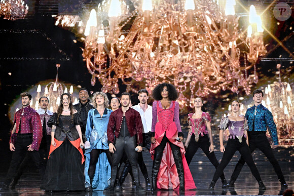 Exclusif - La troupe de la comédie musicale Molière l'Opéra Urbain - Enregistrement de l'émission "Les chansons de l'été" dans les Arènes de Nîmes, diffusée le 17 juin 2023 sur TF1. © Bruno Bebert-Christophe Clovis / Bestimage