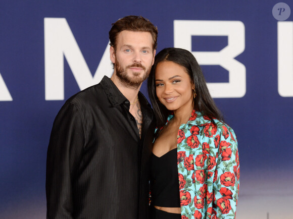 Christina Milian et son mari Matt Pokora au photocall de la première du film "Ambulance" à Los Angeles le 4 avril 2022. 