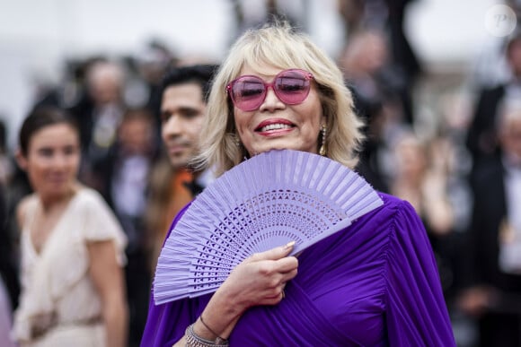 Amanda Lear - Montée des marches du film " Les Amandiers " lors du 75ème Festival International du Film de Cannes. Le 22 mai 2022 © Cyril Moreau / Bestimage 