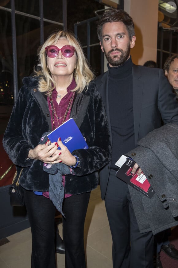 Exclusif - Prix spécial - Amanda Lear et son ami - People au spectacle "Peau d'âne" lors de la réouverture du théâtre Marigny à Paris le 22 novembre 2018. © Olivier Borde - Cyril Moreau / Bestimage 