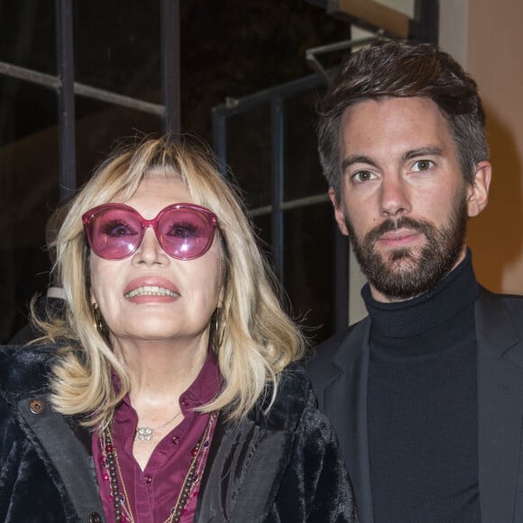 Exclusif - Prix spécial - Amanda Lear et son ami - People au spectacle "Peau d'âne" lors de la réouverture du théâtre Marigny à Paris le 22 novembre 2018. © Olivier Borde - Cyril Moreau / Bestimage 