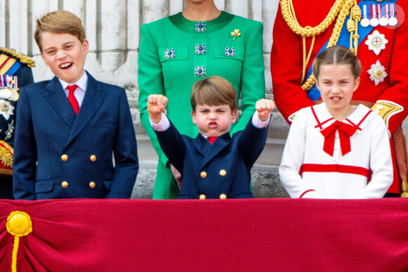 Le prince George, le prince Louis, la princesse Charlotte de Galles - La famille royale d'Angleterre sur le balcon du palais de Buckingham lors du défilé "Trooping the Colour" à Londres. Le 17 juin 2023