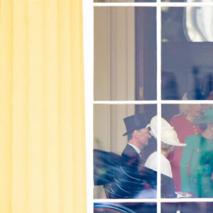Pour l'occasion, Maria Teresa s'était mise sur son 31. 
La reine consort, Camilla Parker Bowles, Kate Catherine Middleton, princesse de Galles, le prince George, la princesse Charlotte et le prince Louis de Galles - La famille royale d'Angleterre lors du défilé "Trooping the Colour" à Londres. Le 17 juin 2023