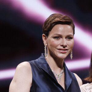 Malgré l'absence d'Albert, probablement resté avec ses jumeaux.
La princesse Charlene de Monaco lors de la cérémonie de clôture de la 62ème édition du festival de télévision de Monte-Carlo le 20 juin 2023. © Denis Guignebourg / Bestimage 