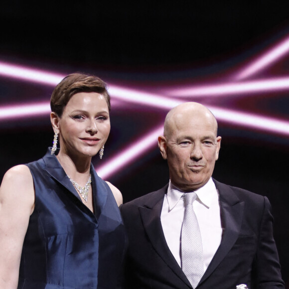 La princesse Charlene de Monaco, Howard Gordon (Nymphe d'or d'honneur) lors de la cérémonie de clôture de la 62ème édition du festival de télévision de Monte-Carlo le 20 juin 2023. © Denis Guignebourg / Bestimage 