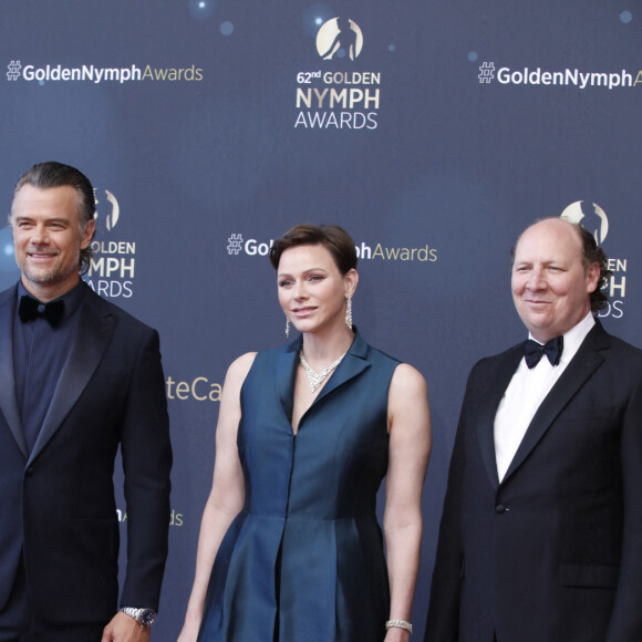 La princesse Charlene de Monaco avec Josh Duhamel et Dan Bakkedahl - Photocall de la cérémonie de clôture du 62ème festival de télévision de Monte-Carlo le 20 juin 2023. © Denis Guignebourg / Bestimage 