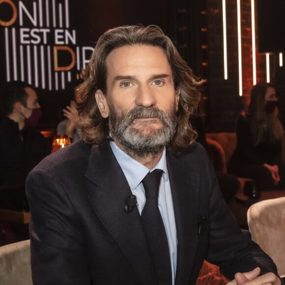 Exclusif - Frédéric Beigbeder sur le plateau de l'émission "On Est En Direct" (OEED) du samedi 5 février, présentée par L.Salamé et L.Ruquier et diffusée en direct sur France 2 à Paris, France, le 5 février 2022. © Jack Tribeca/Bestimage 