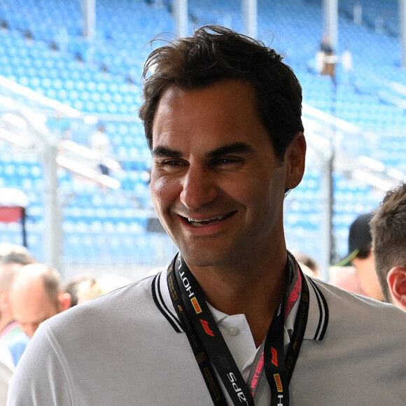 Une performance exceptionnelle saluée par Roger Federer, admiratif
 
Bernd Maylander et Roger Federer - Les célébrités assistent sur le circuit Miami International Autodrome au Grand Prix de Formule 1 Crypto.com de Miami, Floride, Etats-Unis, le 7 mai 2023; © Motorsport Images/Panoramic/Bestimage