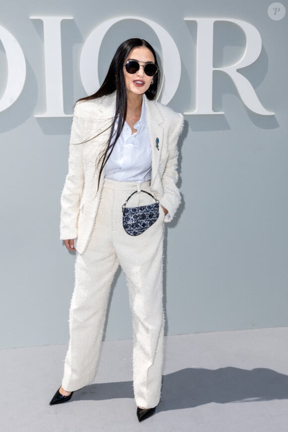 Demi Moore - Les célébrités au défilé Dior "Collection Homme Prêt-à-Porter Printemps/Eté 2024" lors de la Fashion Week de Paris (PFW), le 23 juin 2023. © Olivier Borde / Bestimage 