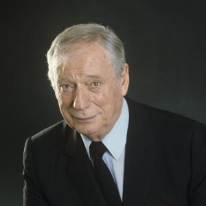 En France, à Paris, portrait studio d'Yves Montand. Septembre 1990 © Michel Ristroph via Bestimage