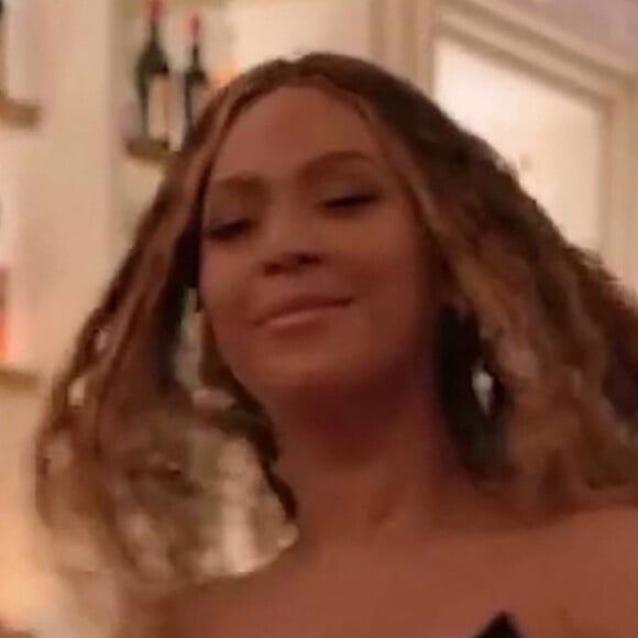 Beyonce fête ses Grammys avec son mari Jay Z.