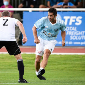 Lizarazu Bixente ( 3 Variete France ) Martin Hayter ( 2 Chi PSG ) - Match de football entre le Variétés Club de France et l'équipe du Centre Hospitalier Poissy / Saint-Germain-en-Laye au profit de la fondation Hôpitaux de Paris - Hôpitaux de France présidée par B.Macron. au stade Léo-Lagrange de Poissy, le 6 septembre 2020. Le coup d'envoi a été donné par C.Lara et H.Ben Arfa. © Federico Pestellini/Panoramic/Bestimage 