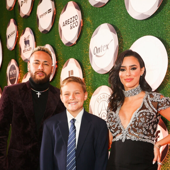 Le 21 juin dernier, l'attaquant du PSG s'est excusé auprès de sa compagne enceinte
 
Neymar, Davi Lucca et Bruna Biancardi à la soirée caritative au bénéfice de l'association de Neymar Jr. "l'Instituto Projeto", son institut pour les enfants défavorisés, à Sao Paulo.