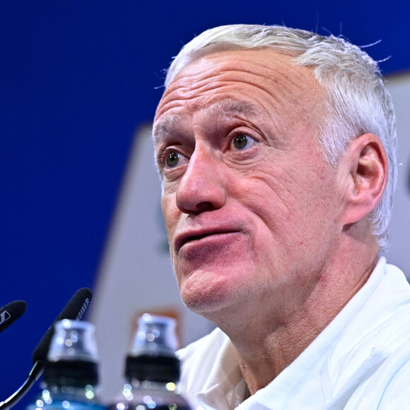 "Je n'aime pas sa façon de concevoir le football. On ne se comprend pas", poursuit-il à l'encontre de Didier Deschamps
 
Le sélectionneur de l'équipe de France de football Didier Deschamps en conférence de presse avant le match de qualification à l'Euro 2024 contre les Pays-Bas au centre de formation et centre National du Footbal de Clairefontaine, France, le 20 mars 2023. © Federico Pestellini/Panoramic/Bestimage