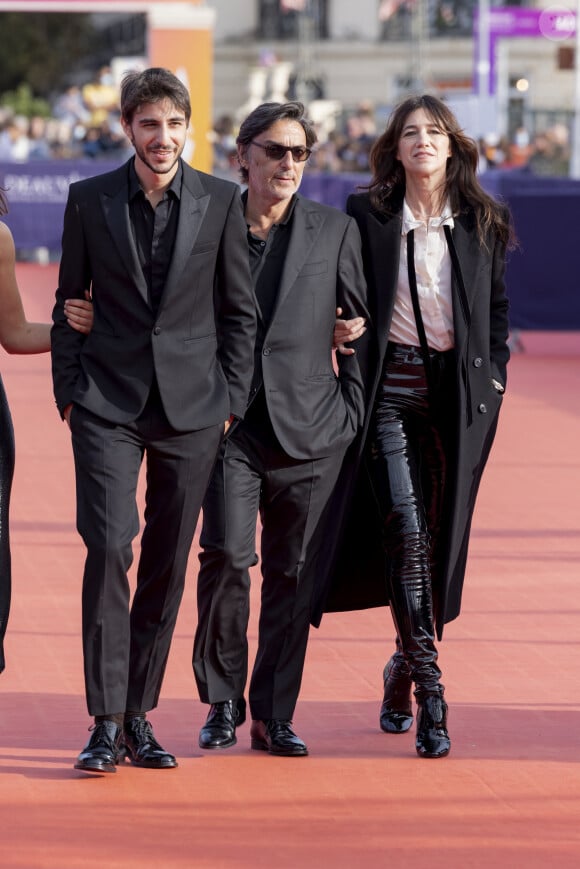 Ben Attal, Yvan Attal et Charlotte Gainsbourg ( présidente du jury) - Première du film "Les choses humaines" lors de la 47éme édition du Festival du Cinéma Américain de Deauville le 11 septembre 2021. © Olivier Borde / Bestimage 