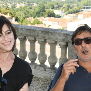 Charlotte Gainsbourg et son compagnon Yvan Attal lors de la 12ème édition du festival du Film d'Angoulême, le 21 août 2019. © Guirec Coadic/Bestimage 