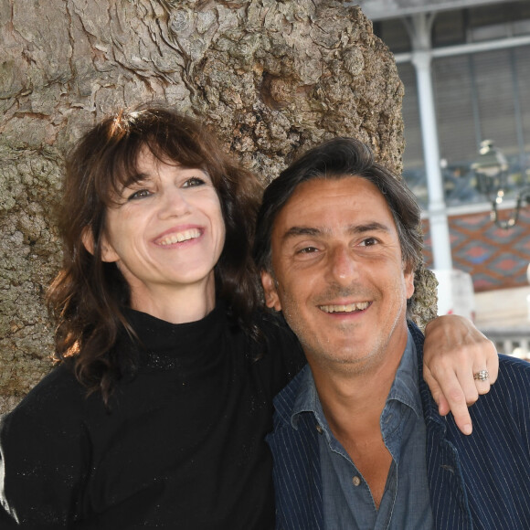 Charlotte Gainsbourg et son compagnon Yvan Attal lors de la 12ème édition du festival du Film Francophone d'Angoulême, France, le 20 août 2019. © Coadic Guirec/Bestimage