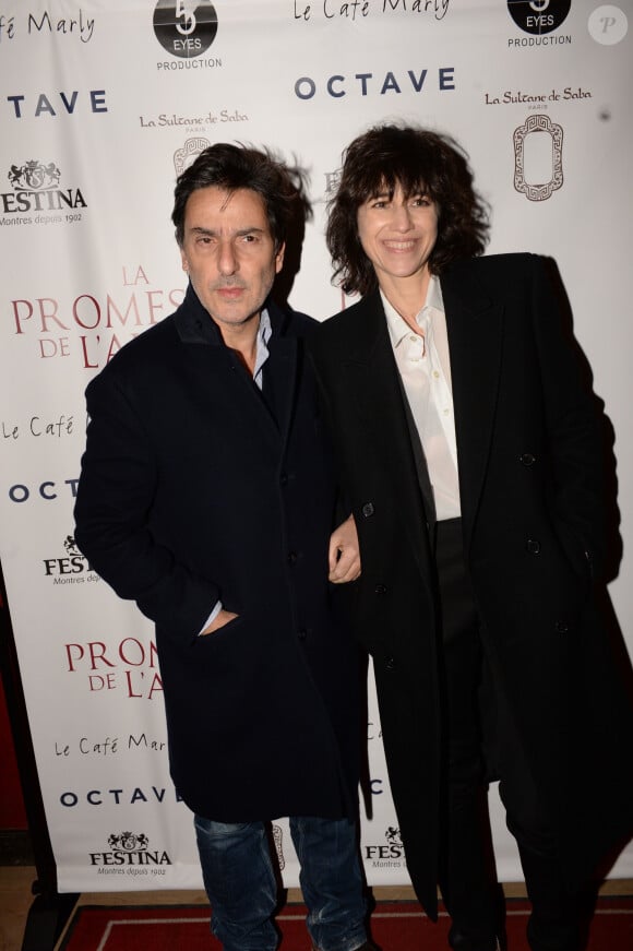 Exclusif - Yvan Attal et sa compagne Charlotte Gainsbourg - After-party du film "La Promesse de l'Aube" d'Eric Barbier" au restaurant Le Café Marly à Paris, France, le 12 décembre 2017. Evènement organisé par Five Eyes Production. © Rachid Bellak/Bestimage 