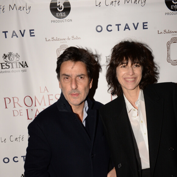 Exclusif - Yvan Attal et sa compagne Charlotte Gainsbourg - After-party du film "La Promesse de l'Aube" d'Eric Barbier" au restaurant Le Café Marly à Paris, France, le 12 décembre 2017. Evènement organisé par Five Eyes Production. © Rachid Bellak/Bestimage 