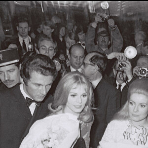 Catherine Deneuve et Françoise Dorléac à la première du film Les Demoiselles de Rochefort en 1967