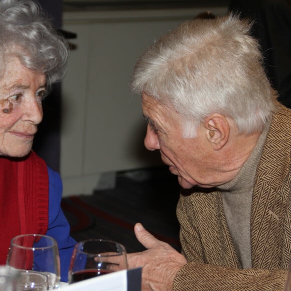 Claude Sarraute, Guy Bedos - Soirée des membres du comité d'honneur de l’ADMD (association pour le droit de mourir dans la dignité) dans les salons Cézanne de l’hôtel du Louvre à Paris le 5 mars 2015. 