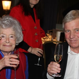 Claude Sarraute, Bruno Masure - Soirée des membres du comité d'honneur de l'ADMD (association pour le droit de mourir dans la dignité) dans les salons Cézanne de l'hôtel du Louvre à Paris le 5 mars 2015.