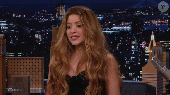 Shakira interprète sa dernière chanson sur le thème de la rupture sur le plateau du Tonight Show
