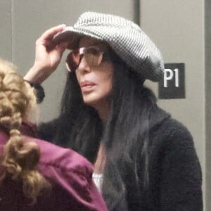 Exclusif - La chanteuse Cher se rend à une réunion d'affaire de fin de soirée à Beverly Hills le 9 mars 2023