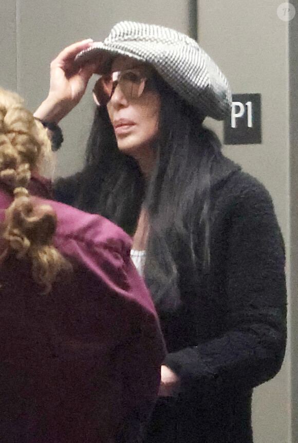 Exclusif - La chanteuse Cher se rend à une réunion d'affaire de fin de soirée à Beverly Hills le 9 mars 2023