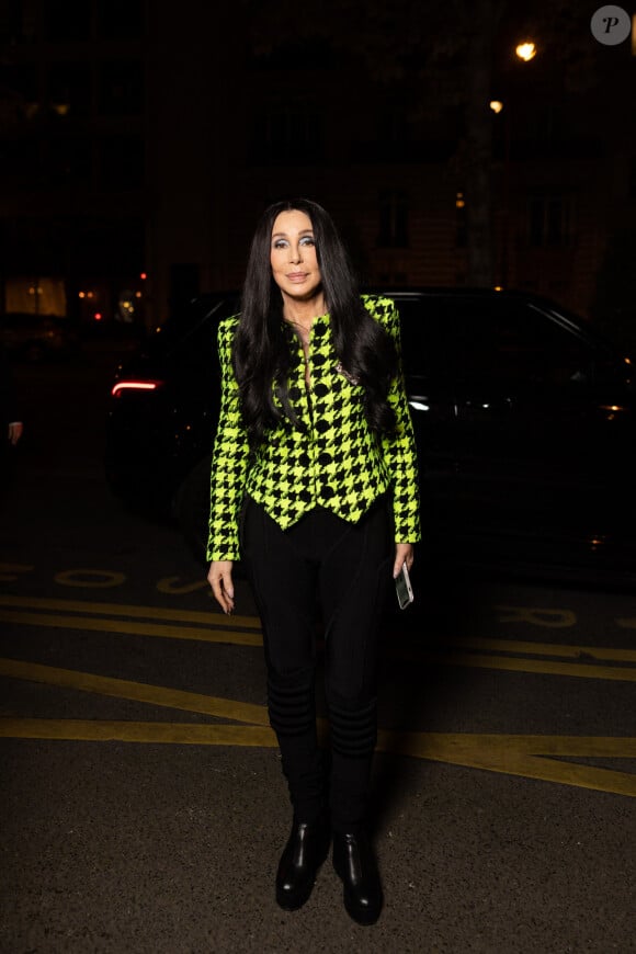 La chanteuse Cher, 76 ans, arrive à son hôtel après son apparition au défilé Balmain Femme printemps/été à Paris le 29 septembre 2022. © Da Silva / Perusseau / Bestimage