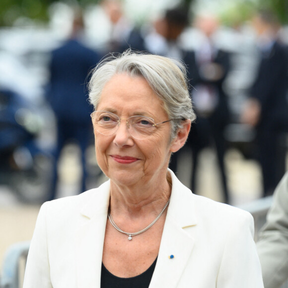 Elisabeth Borne, Première ministre - Le président de la République assiste à la cérémonie marquant le 83ème anniversaire de l'appel à la résistance lancé le 18 juin 1940 par le général français Charles de Gaulle lors de la Seconde Guerre mondiale, au mémorial du Mont-Valérien à Suresnes, France, le 18 juin 2023. © Jacques Witt/Pool/Bestimage 