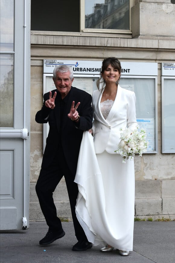 Claude Lelouch et Valérie Perrin - Mariage de Claude Lelouch à la mairie du 18ème à Paris. Le 17 juin 2023