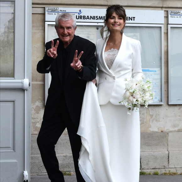 Claude Lelouch et Valérie Perrin - Mariage de Claude Lelouch à la mairie du 18ème à Paris. Le 17 juin 2023