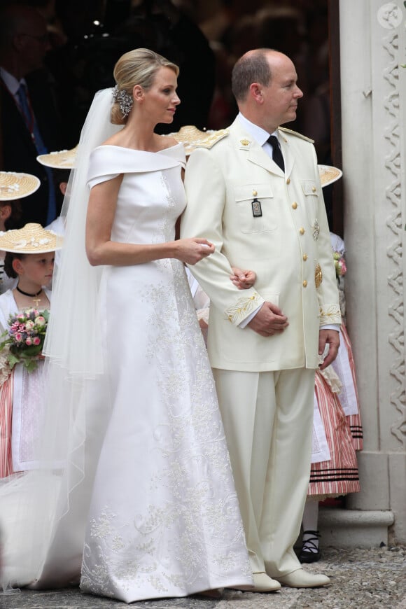 La princesse était subliment dans trois robes, l'une signée Armani pour le mariage religieux
Mariage religieux du prince Albert II de Monaco et de la princesse Charlene en 2011