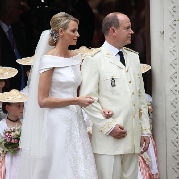 La princesse était subliment dans trois robes, l'une signée Armani pour le mariage religieux
Mariage religieux du prince Albert II de Monaco et de la princesse Charlene en 2011