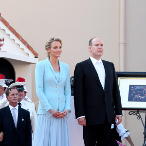 En bleu pastel Chanel pour le mariage civil, Charlene de Monaco était radieuse
Mariage civil du prince Albert II et de Charlene le 1er juillet 2011