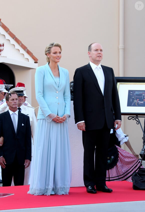 En bleu pastel Chanel pour le mariage civil, Charlene de Monaco était radieuse
Mariage civil du prince Albert II et de Charlene le 1er juillet 2011