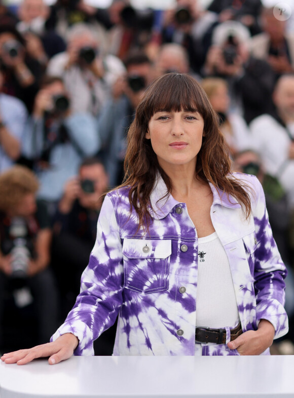 Juliette Armanet au photocall de "Rosalie" lors du 76ème Festival International du Film de Cannes, le 18 mai 2023. © Jacovides/Moreau/Bestimage 