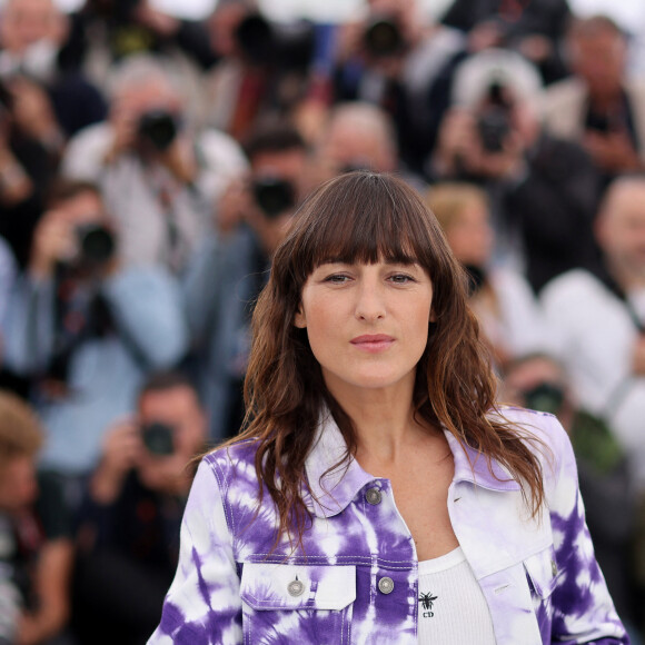 Juliette Armanet au photocall de "Rosalie" lors du 76ème Festival International du Film de Cannes, le 18 mai 2023. © Jacovides/Moreau/Bestimage 